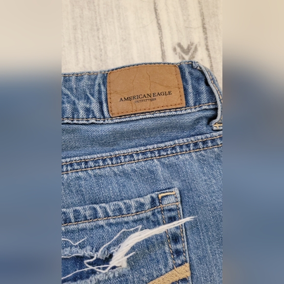 American Eagle Tomgirl distressed shortie jean shorts Size 10 - Picture 7 of 16